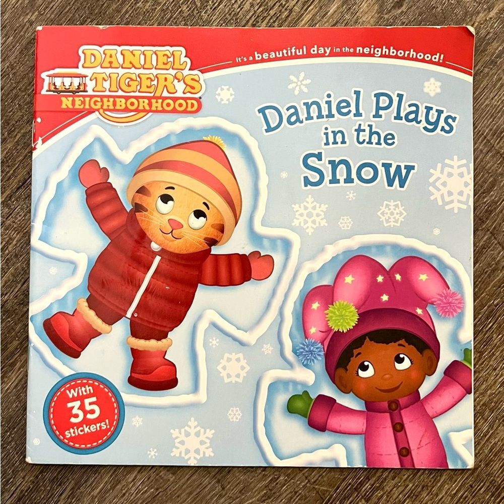 ❄️Daniel Tiger’s Neighborhood Daniel Plays in the Snow Children’s Story Book PBS